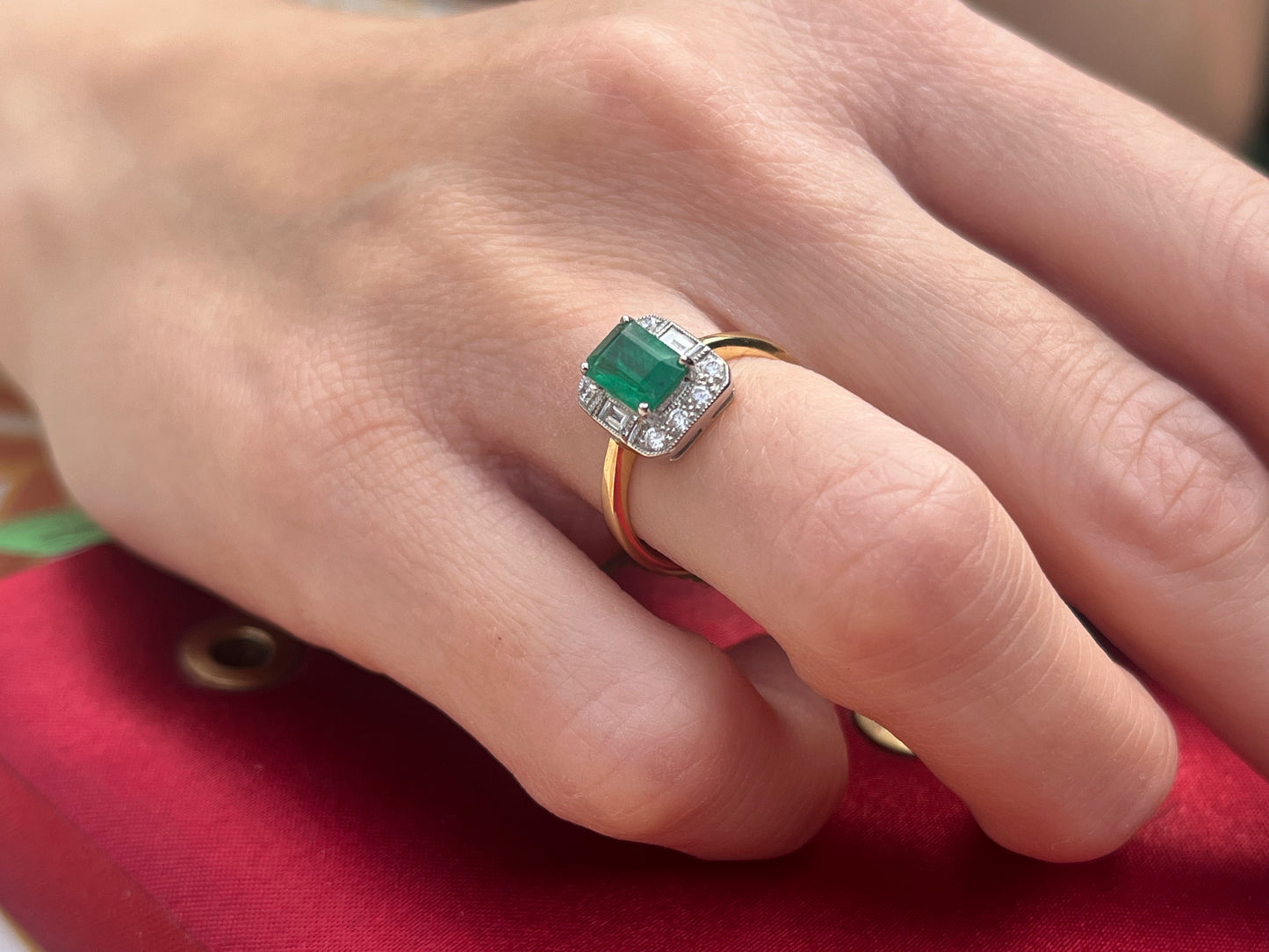 18ct Emerald /diamond ring. 