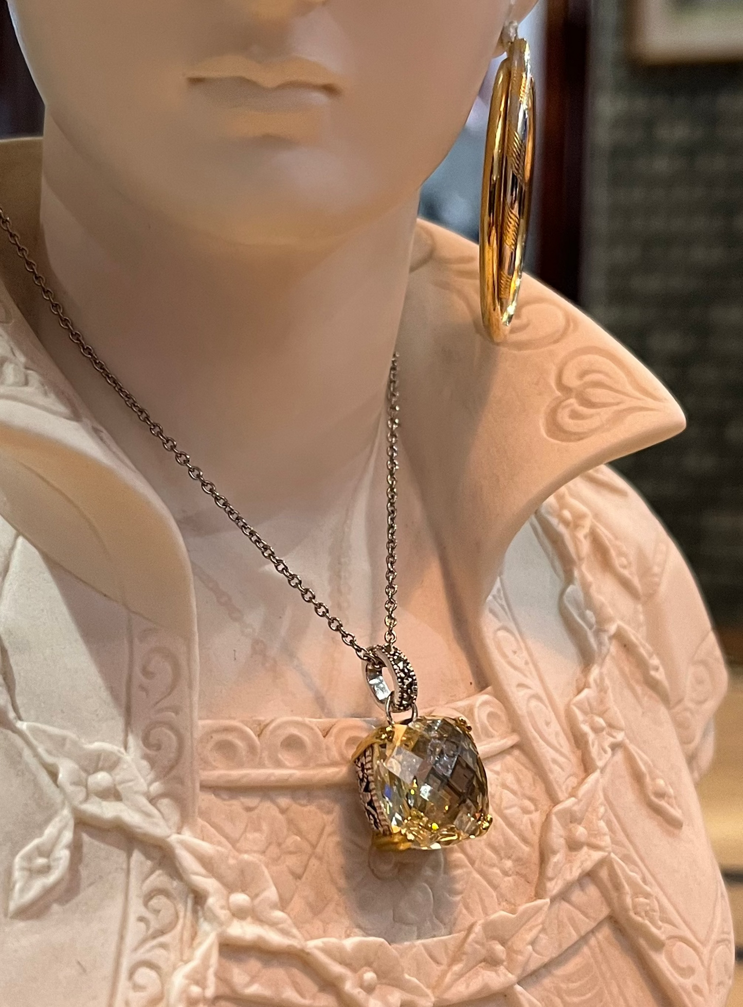 Silver yellow crystal pendant.